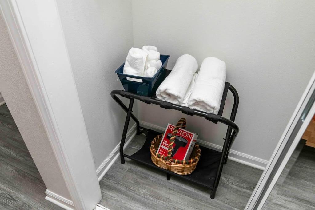 Family Friendly Home Close To Airport And Downtown 得梅因 外观 照片